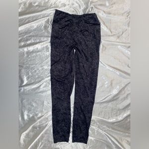 Crossover butt scrunch leggings M